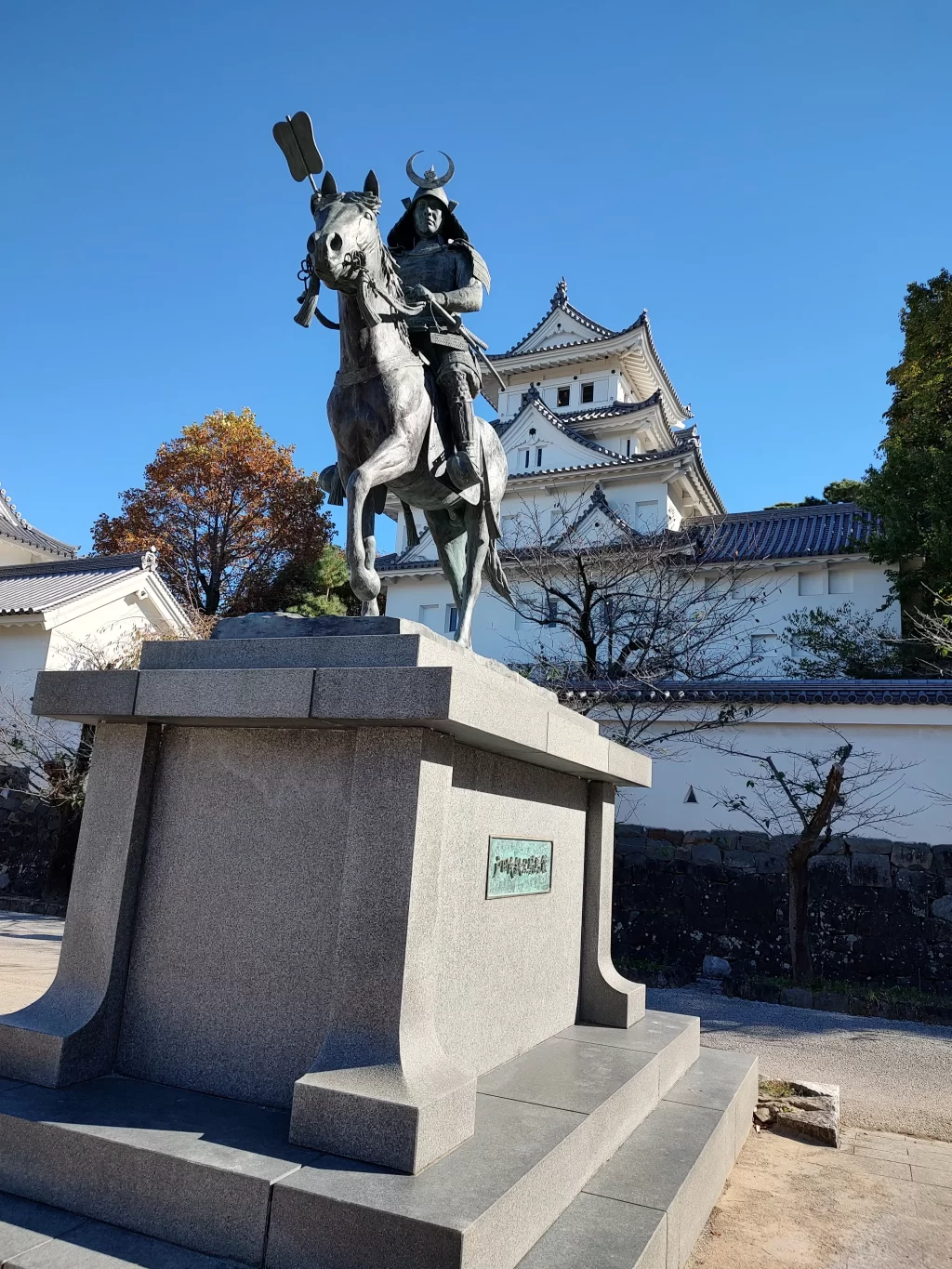 戸田氏鉄公騎馬像