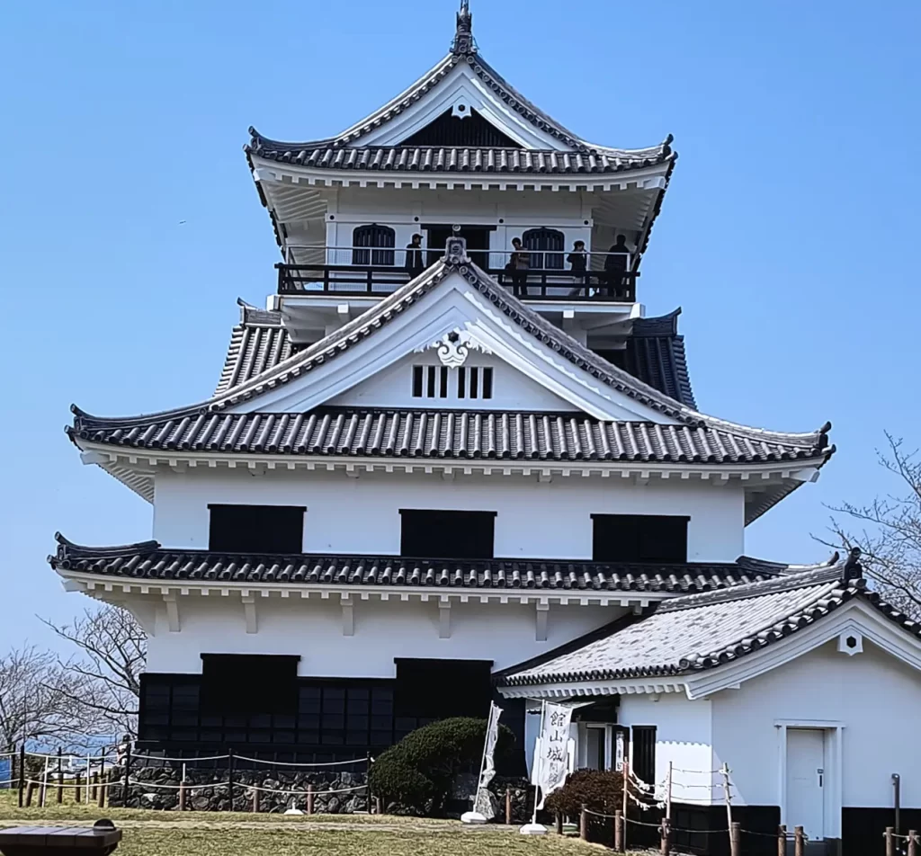 館山城模擬天守正面